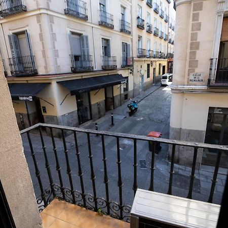 เพนชั่น โลส เปราเลส Hotel มาดริด ภายนอก รูปภาพ View of the street from the Hotel Cervantes