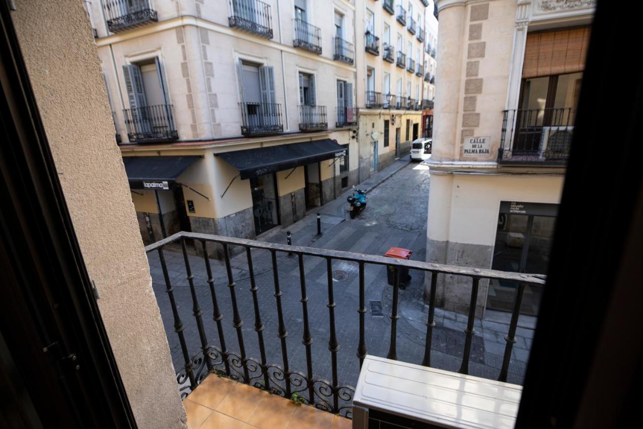 เพนชั่น โลส เปราเลส Hotel มาดริด ภายนอก รูปภาพ View of the street from the Hotel Cervantes