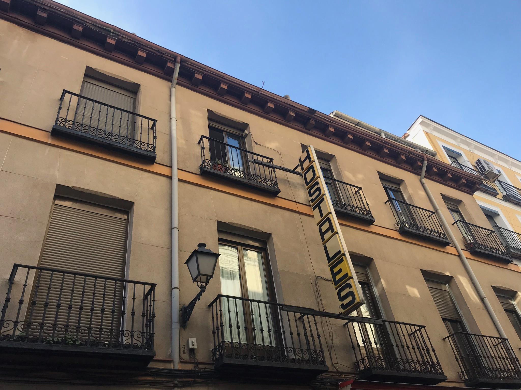 เพนชั่น โลส เปราเลส Hotel มาดริด ภายนอก รูปภาพ Headquarters of the party in Madrid